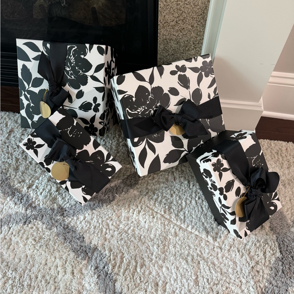 LADY JAYNE BLACK WHITE FLORAL ORGANIZATION STORAGE/GIFT BOXES